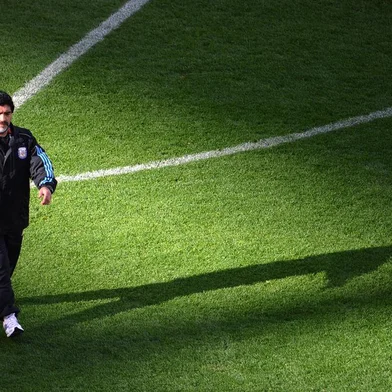 98697118(FILES) In this file photo taken on July 03, 2010 Argentinas coach Diego Maradona walks on the pitch as the teams warm up before the 2010 World Cup quarter-final football match between Argentina and Germany at Green Point stadium in Cape Town. Germany won 4-0 to advance to the semi-finals. - Argentine football legend Diego Maradona has died at the age of 60, his spokesman announced on November 25, 2020.Renowned with Brazils Pele as one of the greatest footballers of all time, the Argentine World Cup winning captain died of a heart attack, having undergone brain surgery earlier this month, a member of his entourage told AFP. (Photo by Christophe SIMON / AFP)Editoria: SPOLocal: Cape TownIndexador: CHRISTOPHE SIMONSecao: soccerFonte: AFPFotógrafo: STF<!-- NICAID(14652143) -->