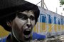  View of murals depicting Argentinian football legend Diego Maradona at La Boca neighborhood, in Buenos Aires on November 25, 2020, on the day of his death. (Photo by ALEJANDRO PAGNI / AFP)Editoria: SPOLocal: Buenos AiresIndexador: ALEJANDRO PAGNISecao: soccerFonte: AFPFotógrafo: STR<!-- NICAID(14652472) -->