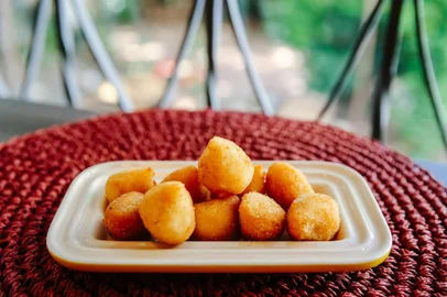  PORTO ALEGRE, RS, BRASIL, 25/01/2017  : Destemperados - Salgadinhos clássicos: Croquete, enroladinho de salsicha, bolinha de queijo, risole e coxinha de frango. (Omar Freitas/Agência RBS)Indexador: Omar Freitas<!-- NICAID(12731769) -->