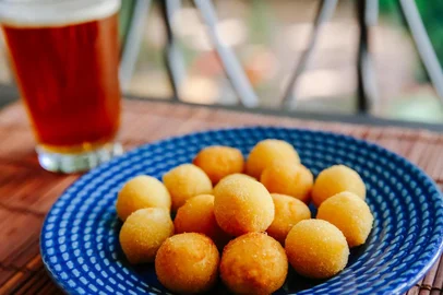  PORTO ALEGRE, RS, BRASIL, 25/01/2017  : Destemperados - Salgadinhos clássicos: Croquete, enroladinho de salsicha, bolinha de queijo, risole e coxinha de frango. (Omar Freitas/Agência RBS)Indexador: Omar Freitas<!-- NICAID(12731778) -->