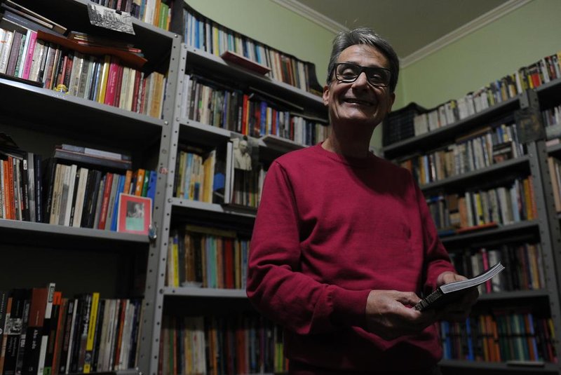  CAXIAS DO SUL, RS, BRASIL, 25/05/2020 - O escritor e poeta Dinarte Albuquerque Filho é Patrono da feira do livro de Caxias do Sul. (Marcelo Casagrande/Agência RBS)<!-- NICAID(14531364) -->