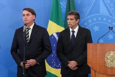 (BrasÃ­lia - DF, 25703/2020) Presidente da RepÃºblica Jair Bolsonaro, durante coletiva de imprensa ao lado do Presidente do Banco Central Roberto Campos Neto, do Presidente da Caixa Pedro GuimarÃ£es e do Presidente do BNDES Gustavo Montezano.Foto: Marcos CorrÃªa/PR<!-- NICAID(14463306) -->