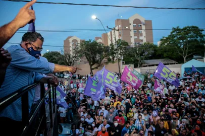  CANOAS, RS, BRASIL - 29.11.2020 - Festa de Jairo Jorge (PSD) em Canoas. (Foto: Marco Favero/Agencia RBS)<!-- NICAID(14656203) -->