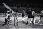  Jogo Grêmio 1x0 Argentino Juniors. Amistoso disputado no Estádio Olímpico em 26/06/1980. Diego Maradona.#Envelope: 142631#Fotógrafo: Luiz Ávila<!-- NICAID(14522569) -->
