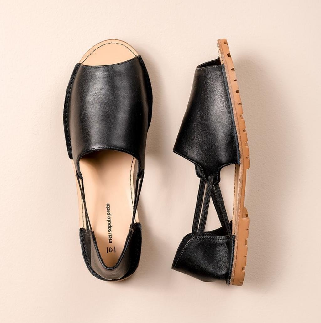 sapatos e roupas femininas