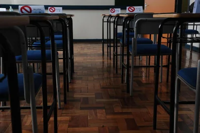  CAXIAS DO SUL, RS, BRASIL (10/12/2020)No  Colégio Madre Imilda  professora Bianca Santos Trindade em sala de aula para matéria sobre educação. (Antonio Valiente/Agência RBS)<!-- NICAID(14665235) -->