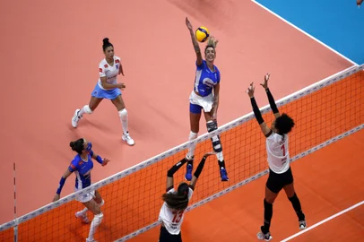 Thaísa, Minas Tênis