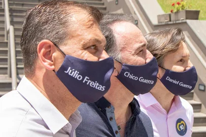 Júlio Freitas, Daniel Guerra e Chico Guerra em campanha fazendo corpo a corpo<!-- NICAID(14642410) -->