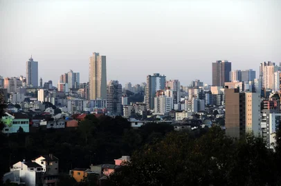  CAXIAS DO SUL, RS, BRASIL, 28/08/2020. Vistas da cidade para matéria sobre crescimento populacional com base nos dados do IBGE. (Porthus Junior/Agência RBS)<!-- NICAID(14579005) -->
