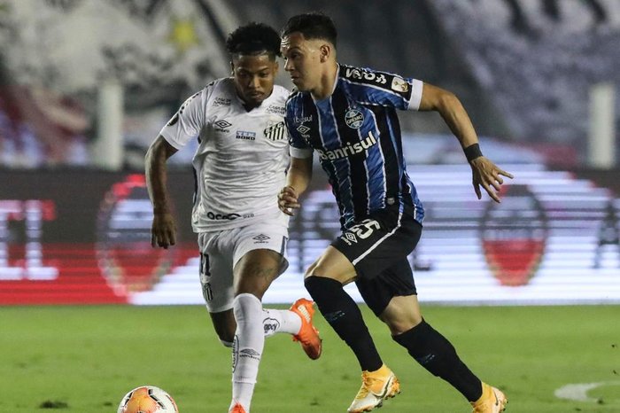 Negociação, desgaste e fase: os motivos para a seca de gols de Pepê no Grêmio