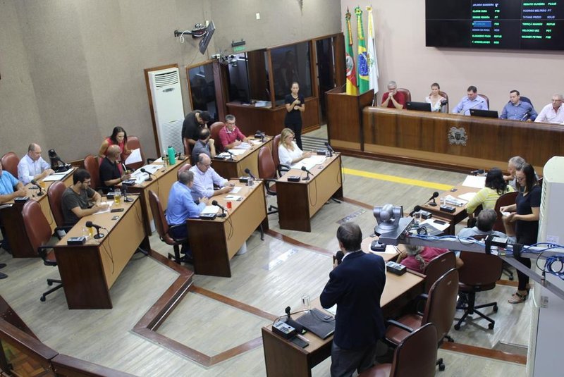  Plenário da Câmara de Vereadores de Caxias do Sul<!-- NICAID(14670908) -->