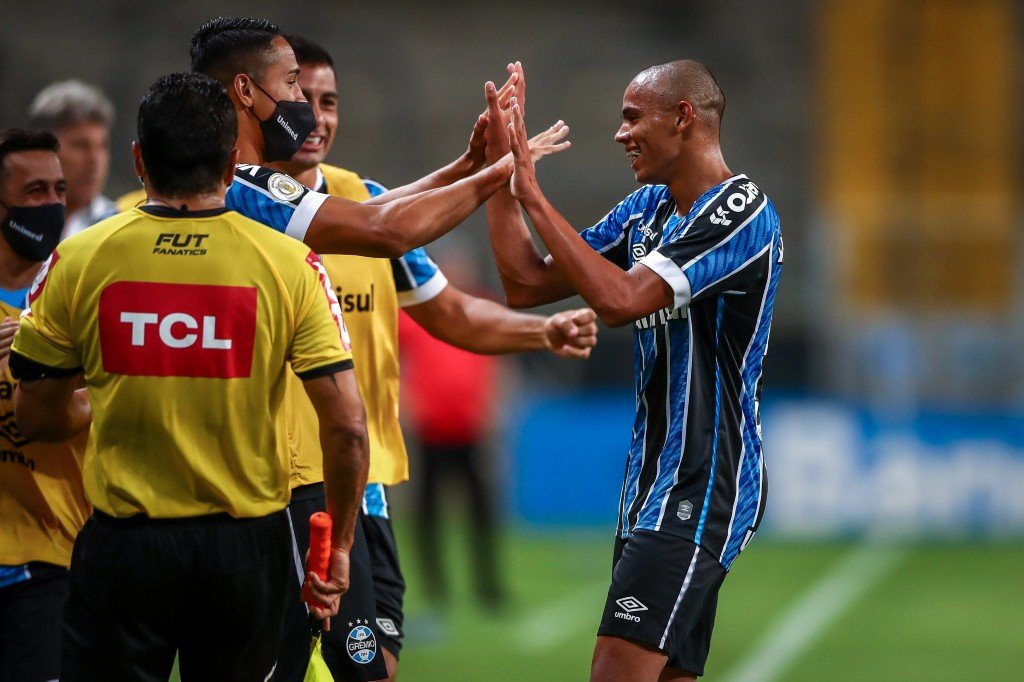 GOOOOOOOOOOLL!! Vanderson diminui para o Grêmio em Fortaleza