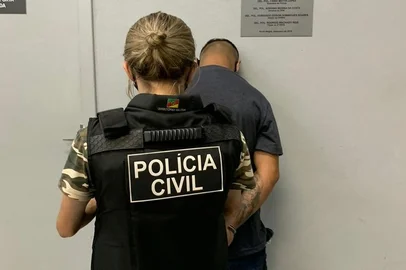 Homem que matou companheira e feriu com gravidade a enteada foi preso no mesmo dia