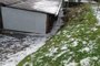 Cerca de 70 residências foram destelhadas devido a um temporal em Campestre da Serra na tarde de segunda-feira (28). Os moradores do Centro e do bairro Cohab receberam, ao longo do dia, lonas para amenizar os problemas causados por granizo, chuva e vento forte. <!-- NICAID(14678752) -->