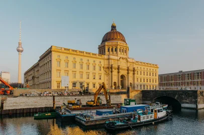 The Humboldt Forum, a reconstruction of the old Berlin Schloss in Berlin, Dec. 8, 2020. (Felix Bruggemann/The New York Times)The Humboldt Forum, a reconstruction of the old Berlin Schloss in Berlin, Dec. 8, 2020. Housed in a newly reconstructed Baroque palace, the Humboldt Forum will eventually showcase thousands of ethnological artifacts, including Mayan sculptures and wooden boats from the South Pacific, many of which were acquired during the colonial era. (Felix Bruggemann/The New York Times)Editoria: ELocal: BERLINIndexador: FELIX BRUGGEMANNFonte: NYTNSFotógrafo: STR<!-- NICAID(14679951) -->