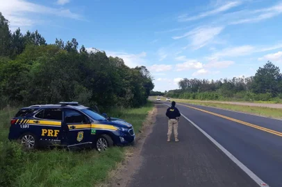  Os trechos das rodovias federais que cruzam a Serra gaúcha tiveram o aumento de 15% no número total de ocorrências no final do ano, em comparação com o período anterior. Foram registrados 33 acidentes, sendo oito deles graves, o que aponta um crescimento de 13%.<!-- NICAID(14684666) -->