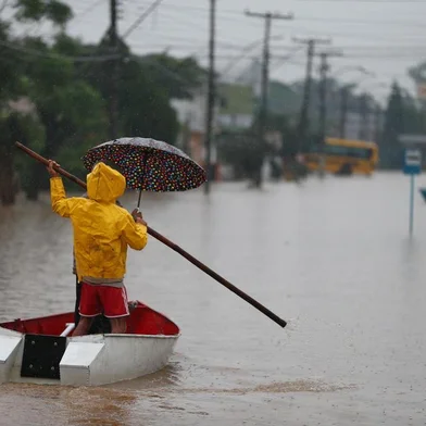  ALVORADA, RS, BRASIL, 20-07-2015: Arroio Feijó transborda em Alvorada, e causa enchente em diversos pontos do bairro Americana (FOTO FÉLIX ZUCCO/AGÊNCIA RBS, Editoria Geral).<!-- NICAID(11558888) -->