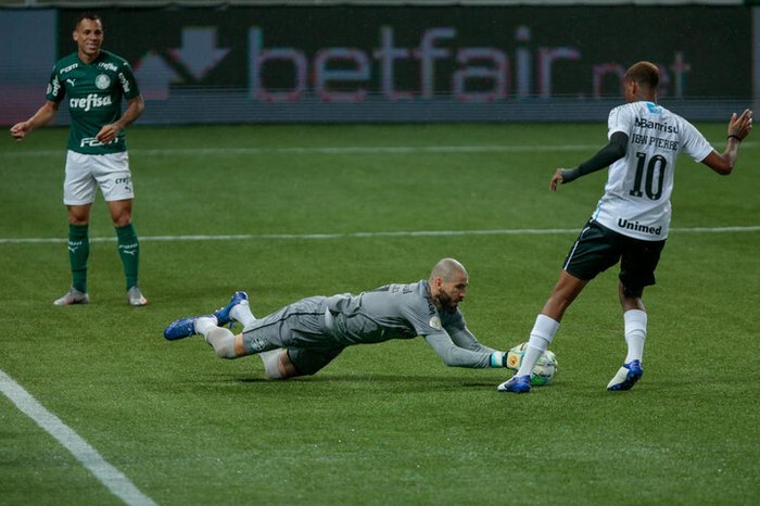 Breno Lopes analisa empate amargo do Palmeiras: 
