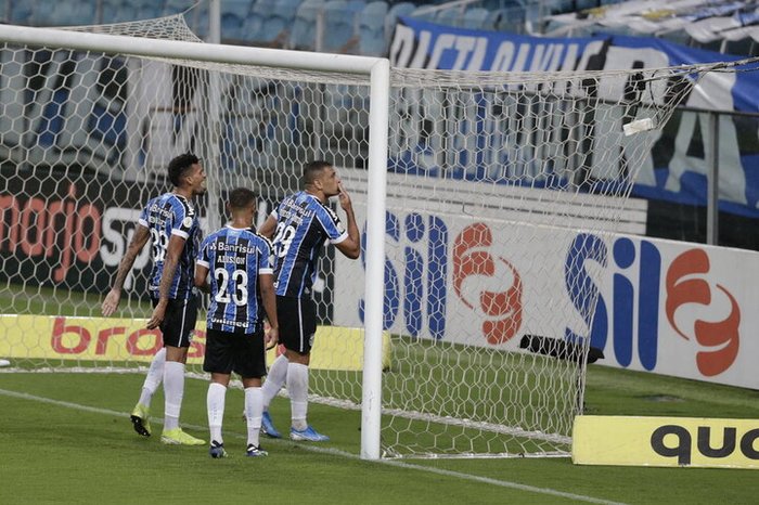 Notas da partida: defesa desmorona e Diego Souza se salva em goleada sofrida pelo Grêmio