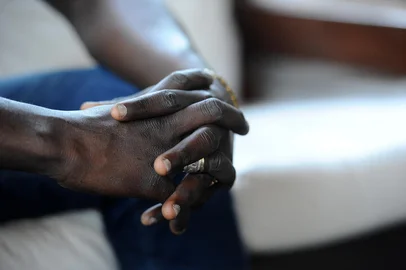 CAXIAS DO SUL, RS, BRASIL, 14/03/2014 - Senegalês Modou Niang, 26 anos, foi vítima de racismo dentro de ônibus linha Planalto/Rio Branco no dia 8 de março. Foi agredido física e verbalmente. (JONAS RAMOS / JORNAL PIONEIRO)Indexador: Diogo Sallaberry                    <!-- NICAID(10315814) -->