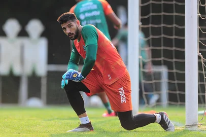 CAXIAS DO SUL, RS, BRASIL, 01/10/2020. Treino do Juventude no CT. O Juventude está disputando a série B do Campeonato Brasileiro 2020. Na foto, goleiro Marcelo Carné. (Porthus Junior/Agência RBS)Indexador:                                 <!-- NICAID(14607001) -->