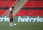 Edenilson fará fisioterapia intensiva para ter chance de atuar contra o Corinthians