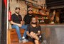 Com escorregador de hambúrguer, empresários abrem novo bar em Porto Alegre