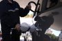 CAXIAS DO SUL, RS, BRASIL, 07/04/2020 - Gasolina mais barata custa R$ 4.16, no posto da Luis Michielon com BR 116. (Marcelo Casagrande/Agência RBS)<!-- NICAID(14471569) -->