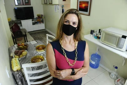 PORTO ALEGRE,RS,BRASIL.2012,02,23.Isabel Manica Ruas,transformou seu apartamento para receber pessoas operadas,em dificuldades.(RONALDO BERNARDI/AGENCIA RBS).<!-- NICAID(14720376) -->