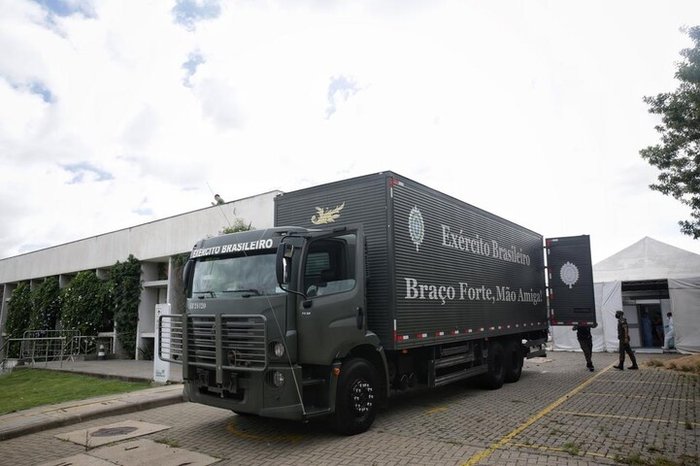 Estrutura para a montagem do hospital de campanha chegou nesta sexta-feira à Capital