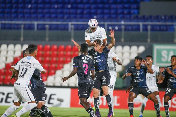 Com a presença de gremista, Conmebol divulga time da semana da Libertadores