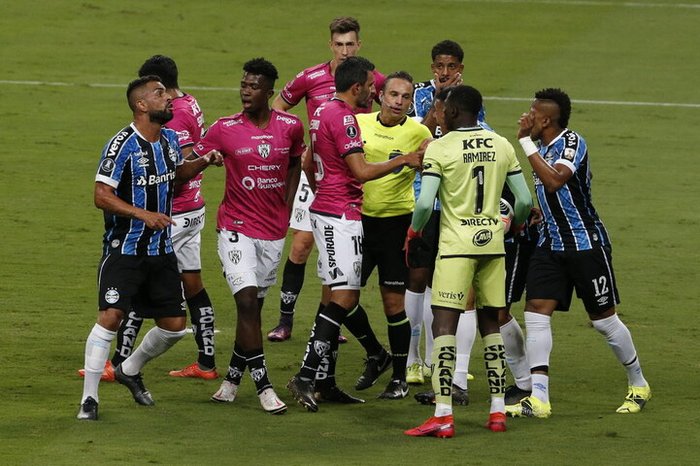 [COMENTE] Para você, quem foi o maior culpado pela queda do Grêmio na Libertadores?