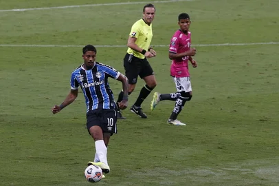 PORTO ALEGRE, RS, BRASIL - 14.04.2021 - O Grêmio recebe o Independiente del Valle em Porto Alegre, em duelo válido pelo jogo de volta da terceira fase da Libertadores. (Foto: Lauro Alves/Agencia RBS)<!-- NICAID(14758024) -->