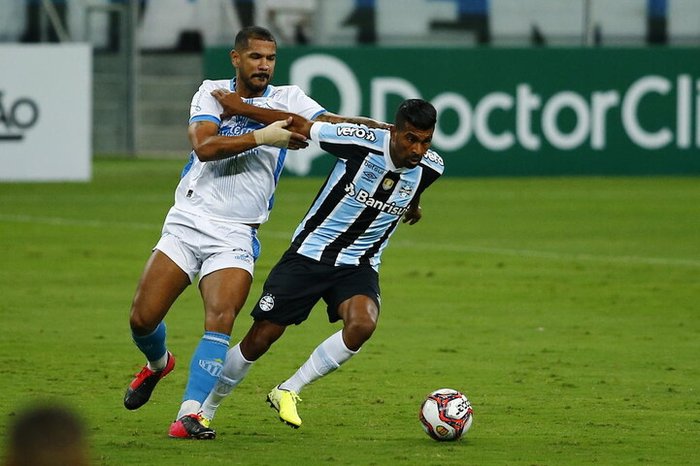 Thiago Santos vibra com início pelo Grêmio e dedica vitória a interino: Corremos por ele