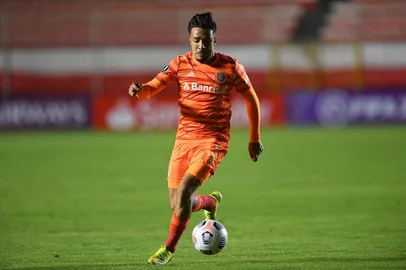 LA PAZ, BOLÍVIA - 20.04.2021 - O Inter estreia na Libertadores contra o Always Ready, em La Paz, na Bolívia, pela primeira rodada da fase de grupos.<!-- NICAID(14762962) -->