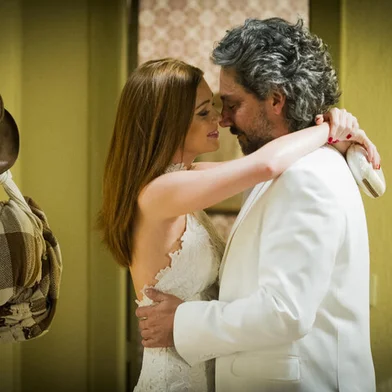Maria Ísis ( Marina Ruy Barbosa ) e José Alfredo ( Alexandre Nero ). império<!-- NICAID(14763295) -->