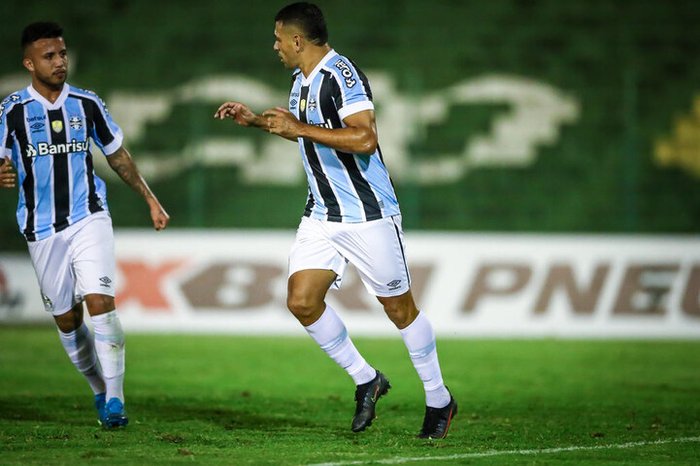 Notas da partida: Diego Souza e Léo Pereira vão bem em estreia de Tiago Nunes no Grêmio