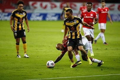 PORTO ALEGRE, RS, BRASIL - 27.04.2021 - O Inter recebe o Deportivo Táchira-VEN no Beira-Rio pela segunda rodada da fase de grupos da Libertadores. (Foto: Félix Zucco/Agencia RBS)<!-- NICAID(14768234) -->