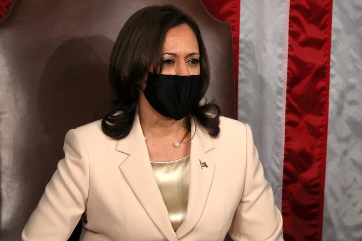 Kamala Harris usa joias de designer brasileira em cerimônia histórica |  Donna