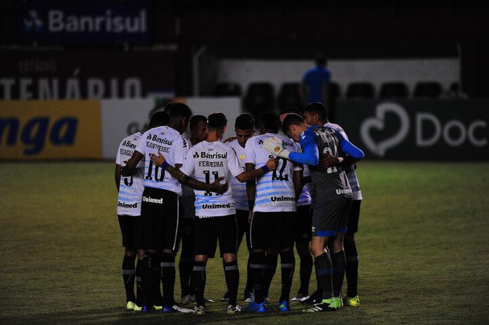 Notas da partida: Diego Souza e Ferreira superam dificuldades ofensivas e são destaques do Grêmio