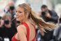 US actress Blake Lively poses on May 11, 2016 during a photocall for the film Cafe Society ahead of the opening of the 69th Cannes Film Festival in Cannes, southern France. ALBERTO PIZZOLI / AFPEditoria: ACELocal: CannesIndexador: ALBERTO PIZZOLISecao: film festivalFonte: AFPFotógrafo: STF<!-- NICAID(12192029) -->