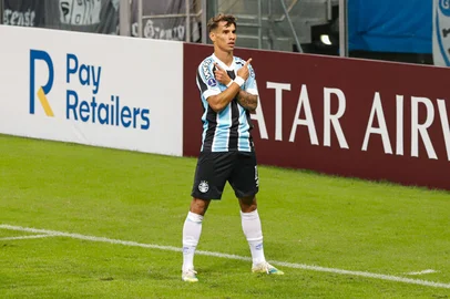 COPA SUL-AMERICANA 2021, GRÊMIO X ARAGUARS - COPA SUL-AMERICANA 2021, GRÊMIO X ARAGUA - ESPORTES - COPA SUL-AMERICANA 2021, GRÊMIO X ARAGUA - Ferreira jogador do Grêmio comemora seu gol durante partida contra o Aragua no estádio Arena do Grêmio pelo campeonato Copa Sul-Americana 2021. 06/05/2021 - Foto: MAXI FRANZOI/AGIF - AGÊNCIA DE FOTOGRAFIA/AGIF - AGÊNCIA DE FOTOGRAFIA/ESTADÃO CONTEÚDOEditoria: ESPORTESLocal: PORTO ALEGREIndexador: MAXI FRANZOIFotógrafo: AGIF - AGÊNCIA DE FOTOGRAFIA<!-- NICAID(14776763) -->