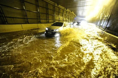 PORTO ALEGRE,RS,BRASIL.2021,05,07.Alagamento na trincheira da AV.Ceará.(RONALDO BERNARDI/AGENCIA RBS).<!-- NICAID(14776890) -->
