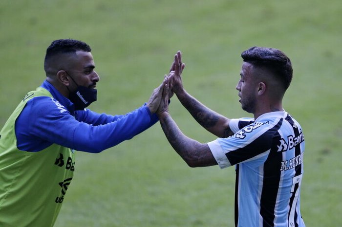 Grêmio volta a vencer o Caxias e confirma clássico na final do Gauchão