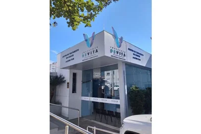 Pacientes com câncer que moram em Farroupilha terão a opção de não precisar mais sair da cidade para realizar o tratamento oncológico. A partir de quarta-feira (12), uma filial do Instituto Devita, de Caxias do Sul, passará a funcionar dentro das dependências do Hospital São Carlos. A inauguração está prevista para às 14h e, em princípio, atenderá ao público duas vezes por semana, ainda sem os dias certos definidos.<!-- NICAID(14778810) -->