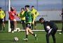 No dia do aniversário de Fernandão, Enzo participa de treino do Inter no CT Parque Gigante
