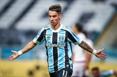 Gremio x LanusRS - FUTEBOL/CONMEBOL SULAMERICANA 2021 /GREMIO X LANUS - ESPORTES - Lance da partida entre Gremio e Lanus disputada na noite desta quinta-feira, na Arena do Gremio, valida pela Sulamericana 2021. FOTO: LUCAS UEBEL/GREMIO FBPAEditoria: SPOLocal: Porto AlegreIndexador: Lucas UebelSecao: futebolFonte: Gremio.netFotógrafo: Gremio x Lanus<!-- NICAID(14782937) -->