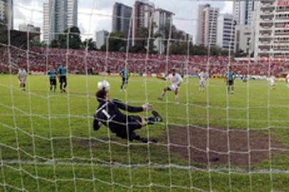 galatto defende o pênalti na batalha dos aflitos - grêmio x náutico - série b 2005 - 27/09/2007 