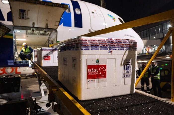 Remessa com quase 365 mil vacinas contra a covid-19 chega ao Rio Grande do Sul | GZH