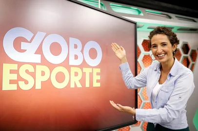 Porto Alegre, RS, 11/05/2021 - Capa do Caderno Fíndi serão os 10 anos do Globo Esporte RS. Fotos da ALice Bastos Neves no estúdio e também da equipe reunida (Foto: Anselmo Cunha/Agência RBS)<!-- NICAID(14780112) -->